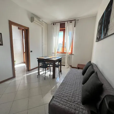 Апартаменты Domusmi Viale Monza 319 *